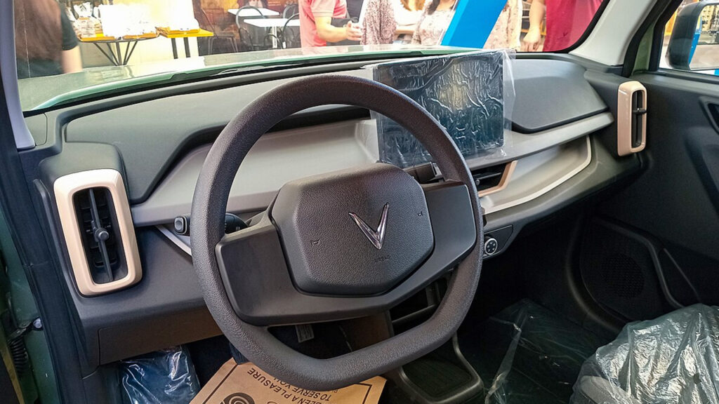 VF 3 interior