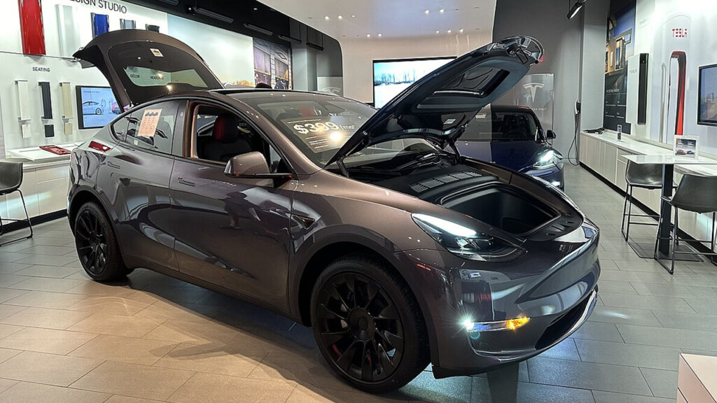 tesla showroom dadeland mall