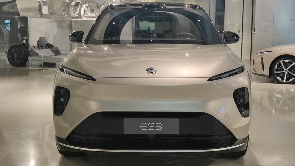 ES8 SUV