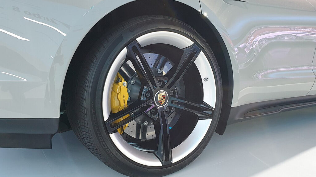 Taycan turbo s tires