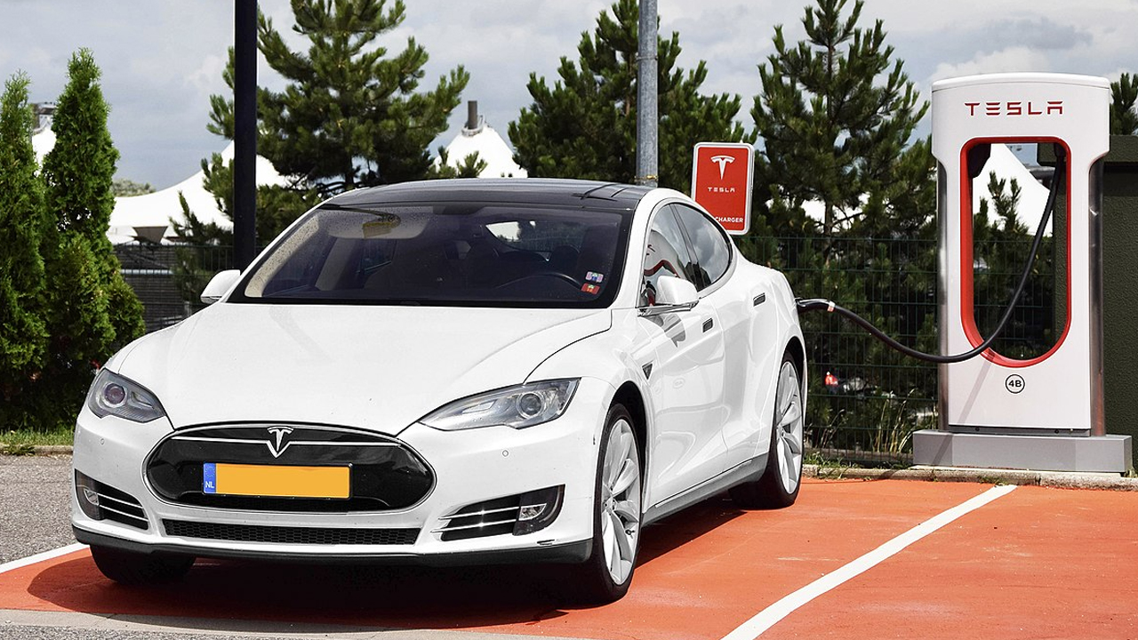 Tesla ModeL S charging