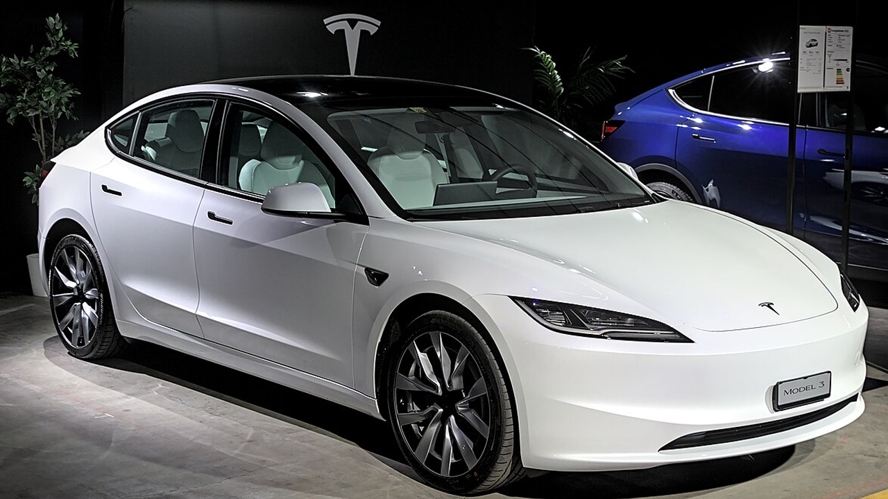 Tesla Model 3 Showroom